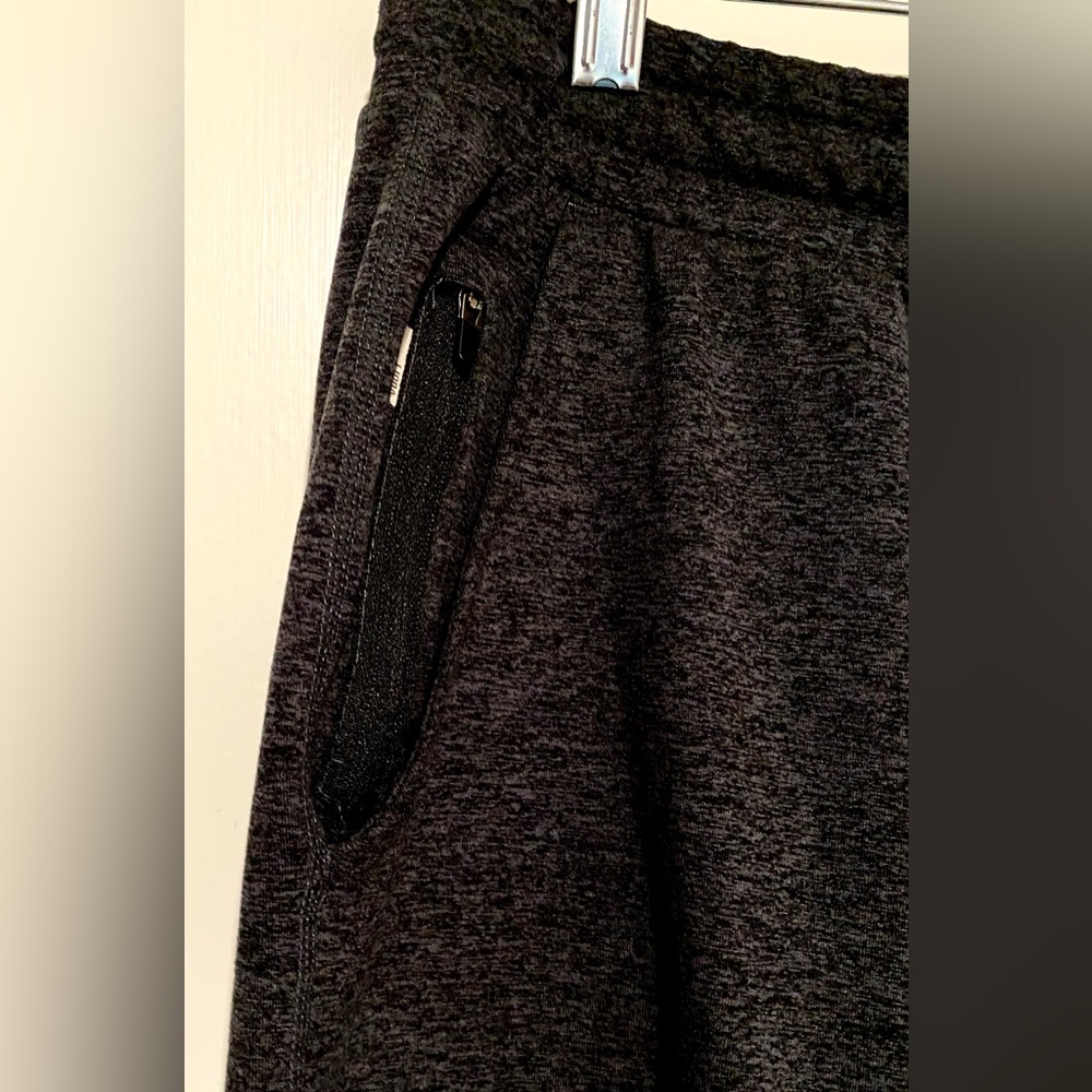 Vuori Men's Ponto Performance Short 7” Charcoal Heather Drawstring - Picture 6 of 7